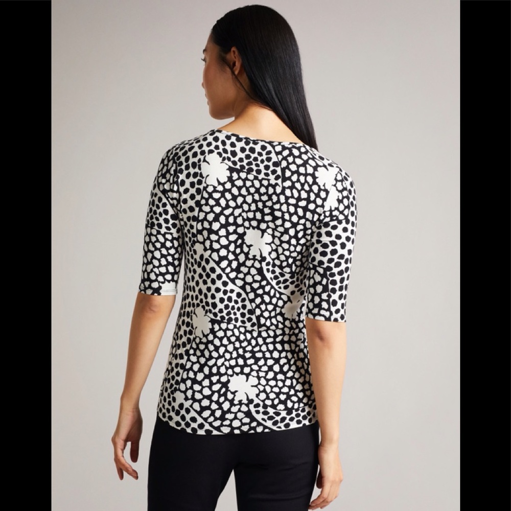 New With Tags Ted Baker London Womens Lucyz V-neck Fitted Tee Multiple Sizes - Picture 7 of 8